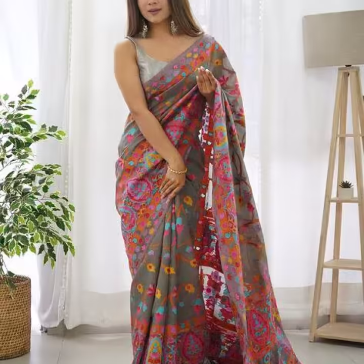 Floral Pattern Saree with Contrast Border